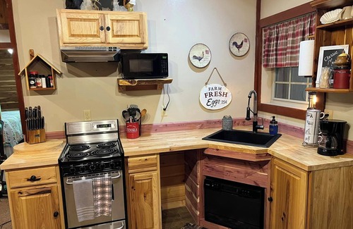 Hilham Cabin | Talley's Cabins and Breakfast By Dale Hollow Lake. Right Where You Want To Be!