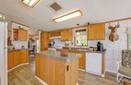 Fountain Cabin | Tallman Lake Access: Family-Friendly Home w/Dock!