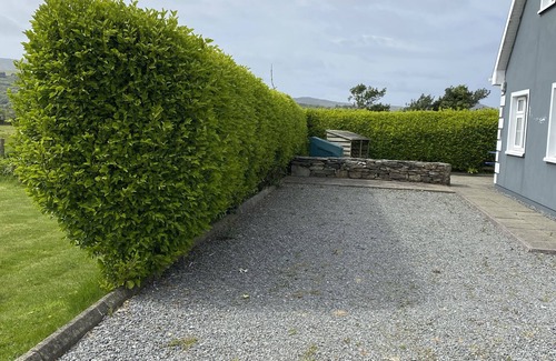 Castletownbere House | Tallon Lodge OFFERS BEST DEALS in a comfortable and welcoming detached cottage.