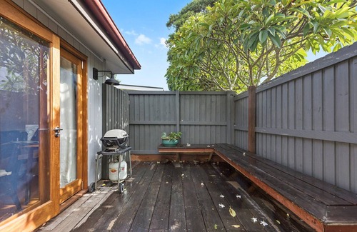 Suffolk Park Apartment | Tallows Studio - 2 min walk from the beach & dog friendly