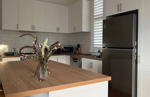 West Hobart House | Tamalin Cottage - A West Hobart Gem