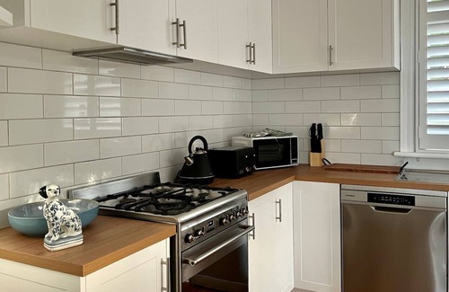 West Hobart House | Tamalin Cottage - A West Hobart Gem