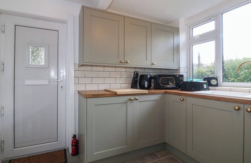 Brynrefail House | TAN Y MERDDYN, family friendly, country holiday cottage in Llanrug