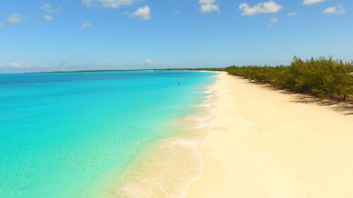 Deadmans Cay House | Tangerine Sunsets Long Island Santa Maria