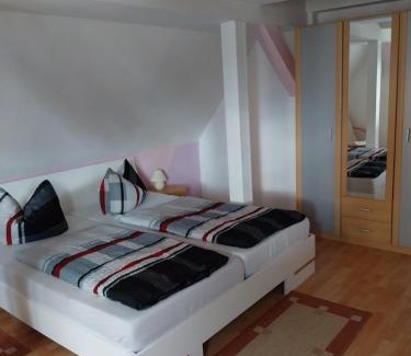 Tangermuende House | Tangermünde Zum S c h m u c k Giebel - Pension & FeWo
