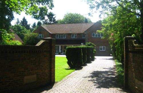 Gatwick Bed & Breakfast | Tanglewood Gatwick Bed & Breakfast