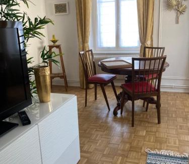 Mulhouse Apartment | TANGO appartement de charme calme 75m2 6 pers,2 chambres,patio
