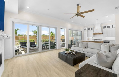Tang-O-Mar House | Tango Waves With Pool, Elevator, And Beach Views