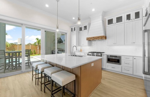 Tang-O-Mar House | Tango Waves With Pool, Elevator, And Beach Views