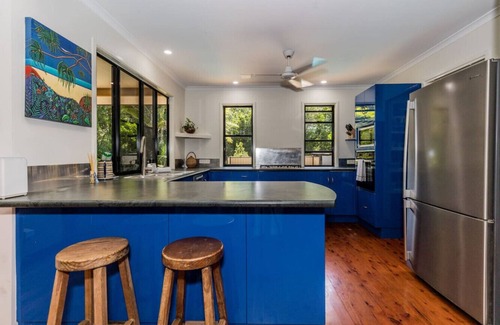 Tannum Sands House | Tannum Tides - Sleeps 8 w/Pool & Boat Parking
