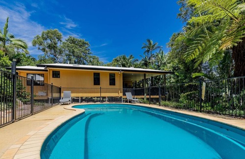 Tannum Sands House | Tannum Tides - Sleeps 8 w/Pool & Boat Parking
