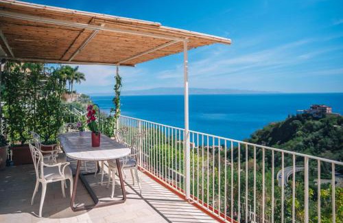 Taormina House | Taormina Seaview
