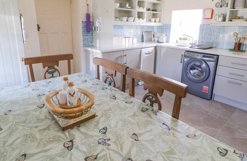 Lettermacaward Cottage | TAR AR AIS, pet friendly in Lettermacaward, County Donegal