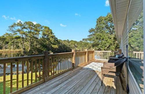 Mobile House | Tara's Riverfront Hideaway