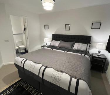 Darley Abbey Apartment | Tardis Townhouse - Spacious and Comfortable