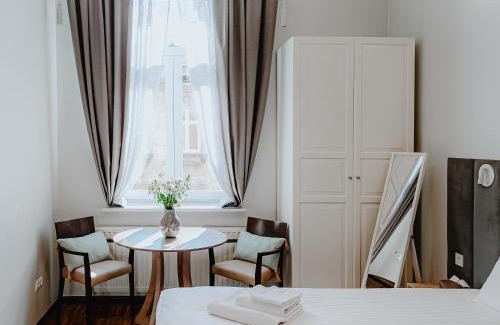 City Centre Apartment | Tarlowska - Free Parking - Near Castle, Main Square & River - 3 bedroom, loggia, 2xTV 4K