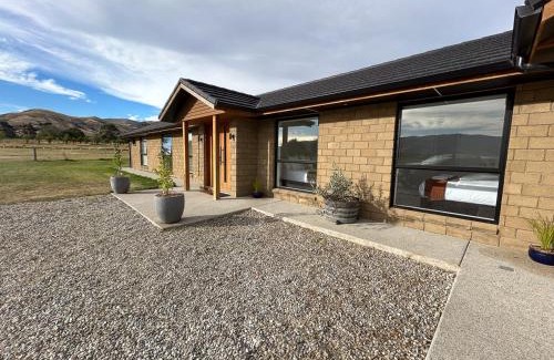 Tarras House | Tarras Serenity Haven - Mountain Views and Calm