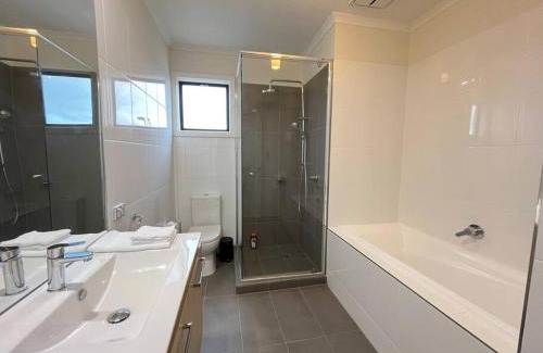 Woodville House | Tasha's Apartments - St Clair