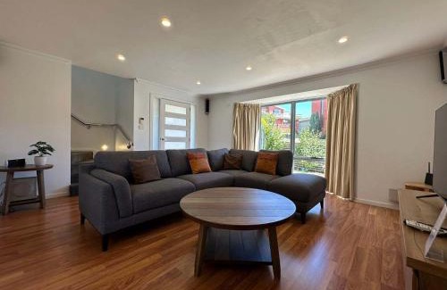 West Moonah House | Tasman Tranquility - close to City & Airport