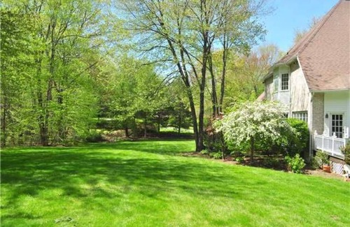 Simsbury House | Taste of New England; The perfect getaway