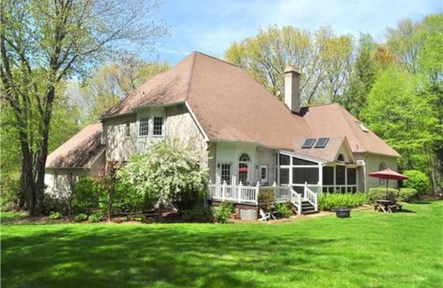 Simsbury House | Taste of New England; The perfect getaway