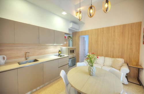 Valletta Apartment | Tasteful 2bedrooms with Maltese balcony MCOP1-2