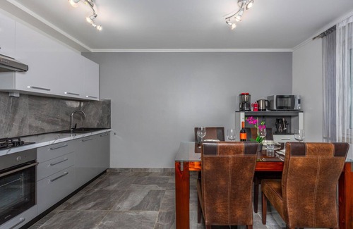 Buzdohanj Apartment | Tasteful and modern apartment with communal pool.
