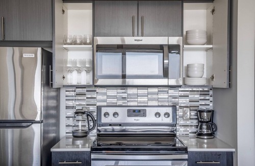 Northeast Bellevue Apartment | Tasteful Bellevue Jr 1BR w/Firepits & Games, nr Dining, by Blueground