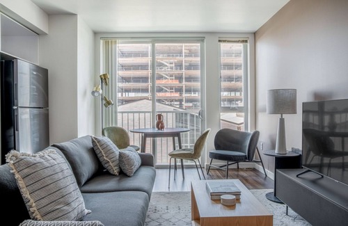 Wilburton Apartment | Tasteful Bellevue Studio w/Gym & W/D, nr Shopping, by Blueground