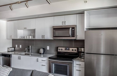 Wilburton Apartment | Tasteful Bellevue Studio w/Gym & W/D, nr Shopping, by Blueground