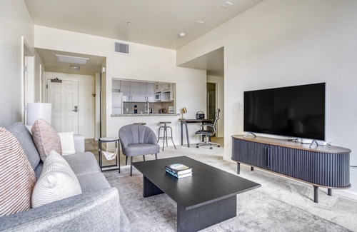 Evergreen Park Apartment | Tasteful Palo Alto 2BR w/W/D & Pool, walk to Pinterest, by Blueground