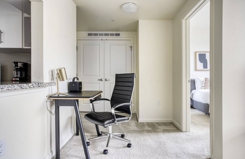 Evergreen Park Apartment | Tasteful Palo Alto 2BR w/W/D & Pool, walk to Pinterest, by Blueground