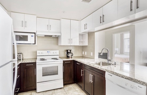 Evergreen Park Apartment | Tasteful Palo Alto 2BR w/W/D & Pool, walk to Pinterest, by Blueground