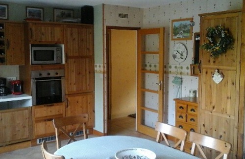 Couze-et-Saint-Front Apartment | Tasteful spacious 1 bedroom apartment with PRIVATE POOL, balcony and patios