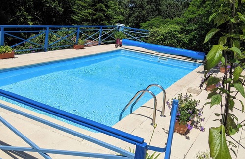 Couze-et-Saint-Front Apartment | Tasteful spacious 1 bedroom apartment with PRIVATE POOL, balcony and patios