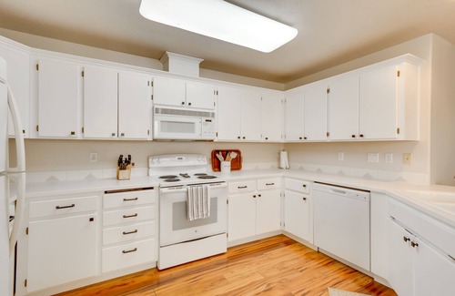 Sherwood - Tualatin North House | Tasteful Tualatin Home: 40 Mi to Willamette Valley