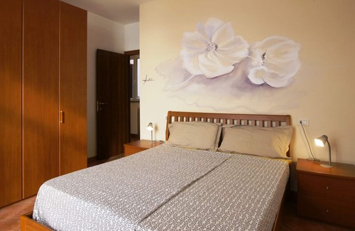 Tronzano Lago Maggiore Apartment | Tastefully furnished 2-room apartment with sea garden and beach
