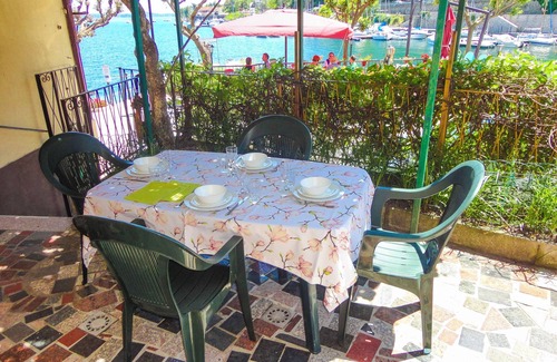 Feriolo Apartment | Tastefully furnished 2½-room apartment on the charming lake promenade