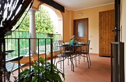Pallanza Apartment | Tastefully furnished 2½-room apartment with large garden and 2 balconies
