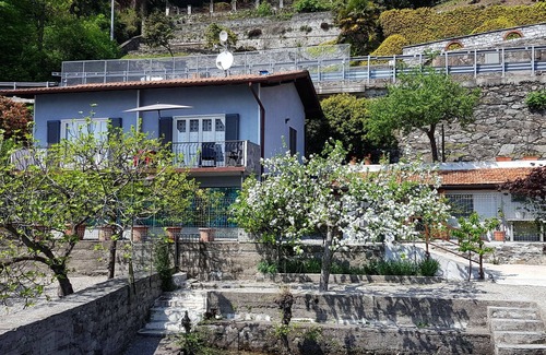 Cannobio Apartment | Tastefully furnished 3�-room apartment with private lake access