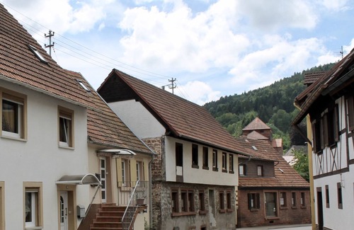 Elmstein House | Tastefully furnished vacation home for 4-6 people
