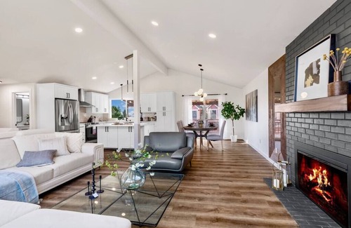 Inglewood-Finn Hill House | Tastefully Remodeled 4 Bedroom Home with Rainier View