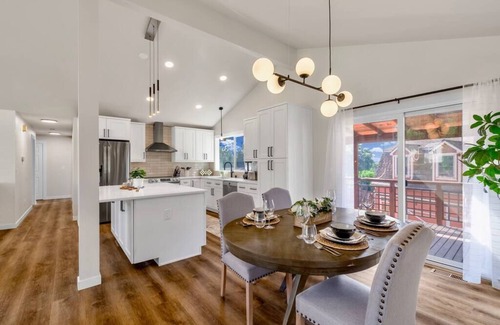 Inglewood-Finn Hill House | Tastefully Remodeled 4 Bedroom Home with Rainier View