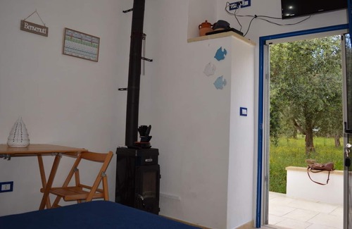 Castro House | Tata Gino and Mamma Sina - Studio apartment among the olive trees, 1 km from the sea