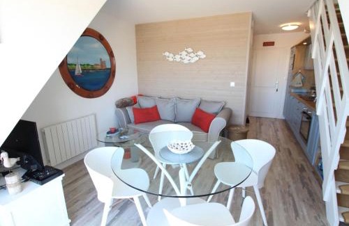 Saint-Vaast-la-Hougue Apartment | Tatihou Island Retreat