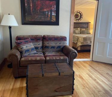 Newport Apartment | Tavern - Country Suite