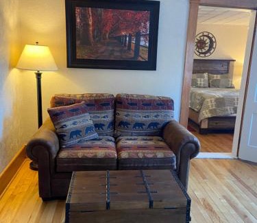 Newport Apartment | Tavern - Country Suite