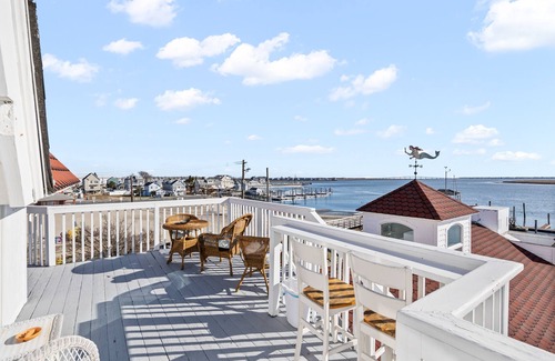 Somers Point House | TAVERN ON THE BAY HOTEL - Bugsy Siegel Suite