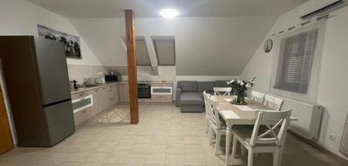 Monor Apartment | Taverna Apartman 2