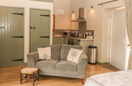 East Dereham Cottage | TAWNY OWL BARN, pet friendly, character holiday cottage in Shipdham
